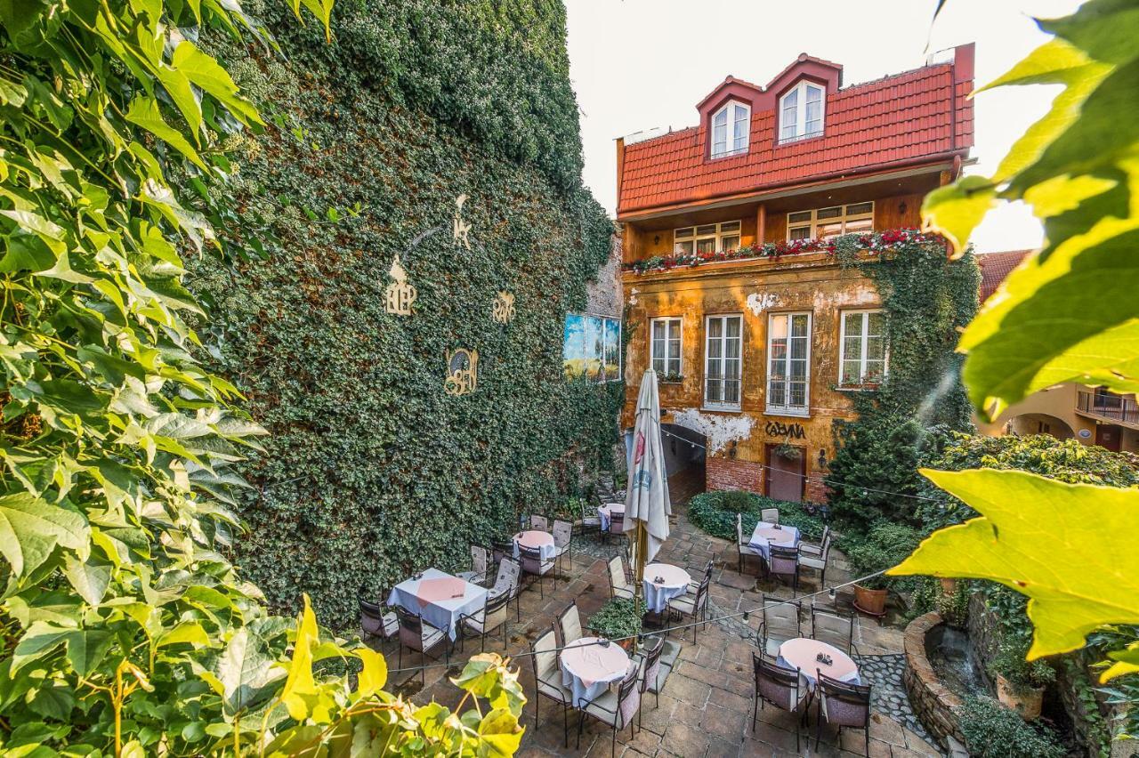 Boutique Hotel Carpe Diem Prešov Esterno foto